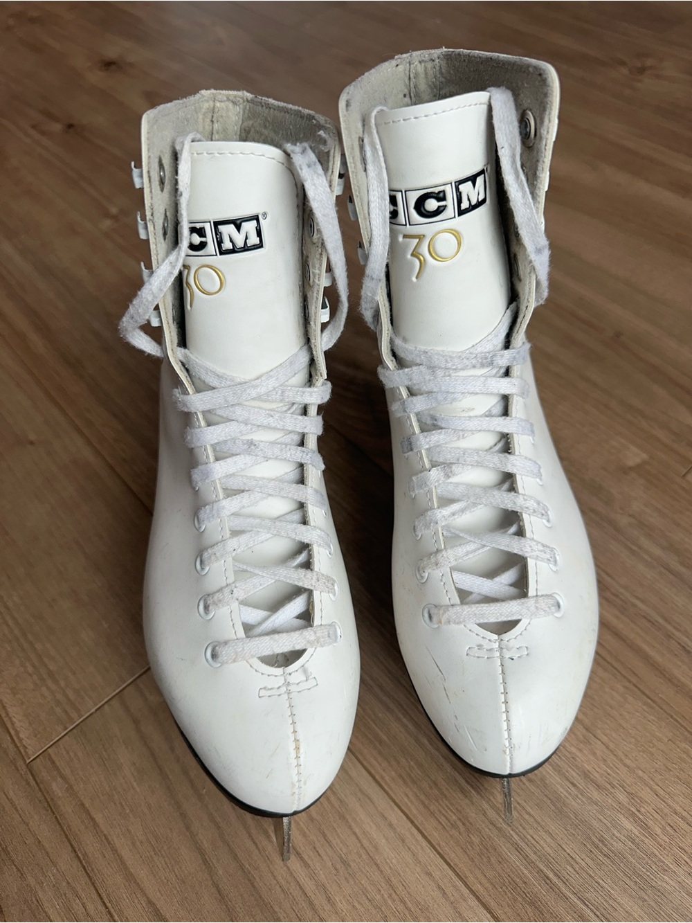 Patins artistiques blancs - grandeur 6 - Bon état - prêt à utiliser